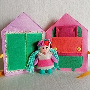 Panou pliabil cu papusa in casuta ei ,cadou pentru zi de nastere. - jucării și echipamente pentru copii - cărți pentru copii, cărți textile - Artynos.ro