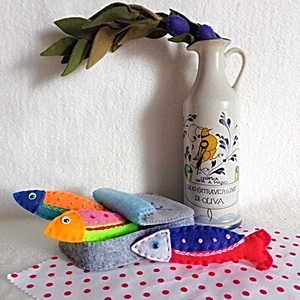 Sardine din fetru în conserva lor � jucărie handmade pentru jocuri de rol . - jucării și echipamente pentru copii - jocuri de gândire - curcubeu montessori, jocuri waldorf - Artynos.ro