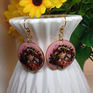 Cercei handmade Lady with glasses, Bijuterii, Cercei, Cercei din rasina, Confectionarea bijuteriilor, Adauga o pata de culoare si delicatete tinutei tale cu acesti cercei unici, realizati manual din ra..., ARTYNOS
