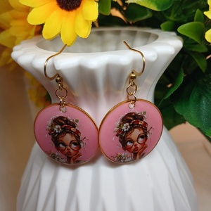 Cercei handmade Lovely Lady, Bijuterii, Cercei, Cercei din rasina, Confectionarea bijuteriilor, Adauga o pata de culoare si delicatete tinutei tale cu acesti cercei unici, realizati manual din ra..., ARTYNOS