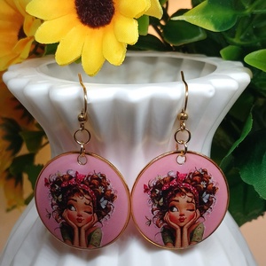 Cercei handmade Lovely Lady, Bijuterii, Cercei, Cercei din rasina, , Adauga o pata de culoare si delicatete tinutei tale cu acesti cercei unici, realizati manual din ra..., ARTYNOS