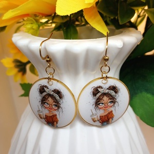 Cercei handmade domnisoara, Bijuterii, Cercei, Cercei din rasina, Confectionarea bijuteriilor, Adauga o pata de culoare si delicatete tinutei tale cu acesti cercei unici, realizati manual din ra..., ARTYNOS
