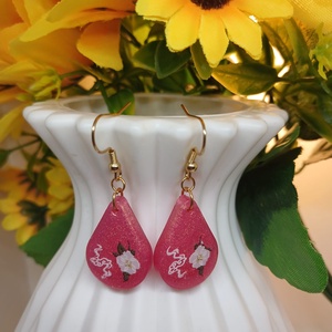 Cercei handmade floare, Bijuterii, Cercei, Cercei din rasina, Confectionarea bijuteriilor, Adauga o pata de culoare si delicatete tinutei tale cu acesti cercei unici, realizati manual din ra..., ARTYNOS