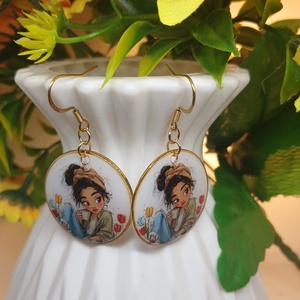 Cercei handmade domnisoara, Bijuterii, Cercei, Cercei din rasina, , Adauga o pata de culoare si delicatete tinutei tale cu acesti cercei unici, realizati manual din ra..., ARTYNOS