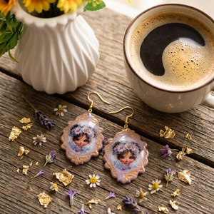 Cercei Lavander Dream, Bijuterii, Cercei, Cercei din rasina, , Adauga o pata de culoare si delicatete tinutei tale cu acesti cercei unici, realizati manual din lu..., ARTYNOS