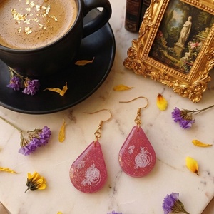 Cercei handmade floare, Bijuterii, Cercei, Cercei din rasina, Confectionarea bijuteriilor, Adauga o pata de culoare si delicatete tinutei tale cu acesti cercei unici, realizati manual din ra..., ARTYNOS