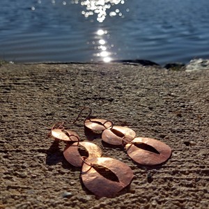 Cercei de declarație rustici din cupru - bijuterii - cercei hoops - Artynos.ro Cercei de declarație rustici din cupru - bijuterii - cercei hoops - Artynos.ro