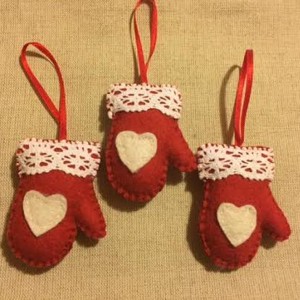 ornament din pâslă pentru bradul de Crăciun, mănuși -  - Artynos.ro