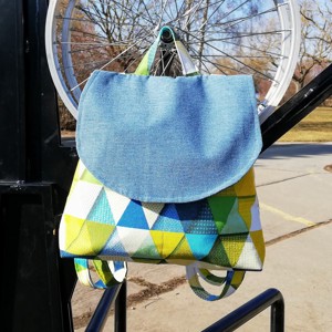 Rucsac albastru cu model triunghiular, , , Am realizat acest rucsac dintr-o panza decorativa cu model si in culori uni. Are doua inchizatori m..., ARTYNOS