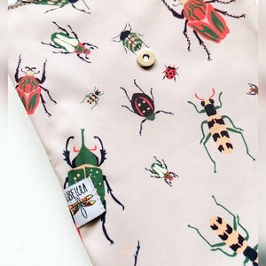 Husă pentru cărți LIBELULA - insecte - cărți și creații cu tematică muzicală, cadouri - husă de carte - Artynos.ro
