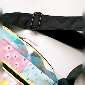 Geantă LIBELULA cross body - puzzle pastel - geantă și husă - genți de umăr și genți de mână - geantă de umăr sling - Artynos.ro