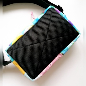 Geantă LIBELULA cross body - puzzle pastel - geantă și husă - genți de umăr și genți de mână - geantă de umăr sling - Artynos.ro