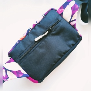 Precomandă - Borsetă clasică LIBELULA - lână și frunze bordeaux - genți și portofele - borsete - Artynos.ro Precomandă - Borsetă clasică LIBELULA - lână și frunze bordeaux - genți și portofele - borsete - Artynos.ro