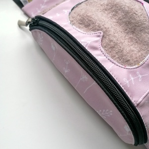 Borsetă clasică LIBELULA - roz pal cu inimă din lână fiartă - genți și portofele - borsete - Artynos.ro