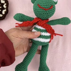 Amigurumi...broscuta crosetata - Artynos.ro