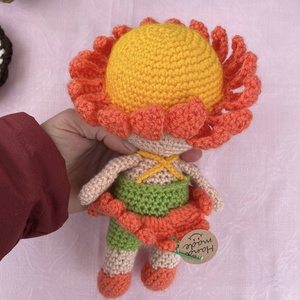 Amigurumipapusa floare - jucării și echipamente pentru copii - plușuri - păpușă croșetată, păpușă de pluș - Artynos.ro