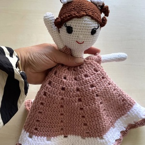 Amigurumifetita cu codite, jucarie crosetata - Artynos.ro