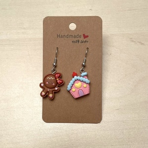 Cercei din rasina cu specific de Craciun, om si casuta de turta dulce, Bijuterii, Cercei din rasina, , ARTYNOS