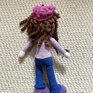 Amigurumi...fetita cu basca roz, jucarie crosetata - jucării și echipamente pentru copii - plușuri - păpușă croșetată, păpușă de pluș - Artynos.ro