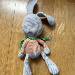Amigurumi...iepuras cu bluza somon, jucarie crosetata - jucării și echipamente pentru copii - plușuri - iepure de pluș - Artynos.ro