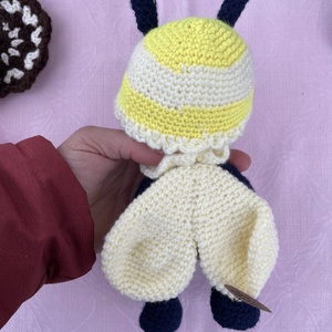 Amigurumi...albinuta harnica, jucarie crosetata - jucării și echipamente pentru copii - plușuri - figurine de pluș - Artynos.ro