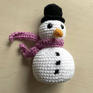 Amigurumi...om de zapada, jucarie crosetata - Artynos.ro