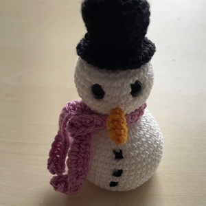 Amigurumi...om de zapada, jucarie crosetata - jucării și echipamente pentru copii - plușuri - figurine de pluș - Artynos.ro