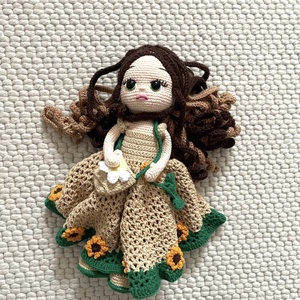 Amigurumi...fata cu floarea soarelui, jucarie crosetata - Artynos.ro