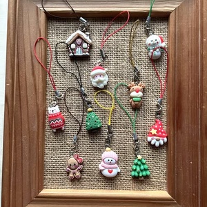 Breloc cu figurine din rasina, cu specific de Craciun - genți și portofele - accesorii genți - breloc - Artynos.ro