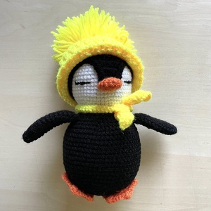 Amigurumi...pinguin cu caciula galbena, jucarie crosetata, Jucarii si echipamente pentru copii, Plusuri, Figurine de plus, , ARTYNOS
