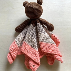 Amigurumi...ursulet cu paturica, jucarie crosetata - jucării și echipamente pentru copii - plușuri - ursuleț de pluș - Artynos.ro