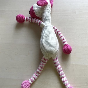 Amigurumi...girafa cu inimioara, jucarie crosetata - jucării și echipamente pentru copii - plușuri - girafă de pluș - Artynos.ro