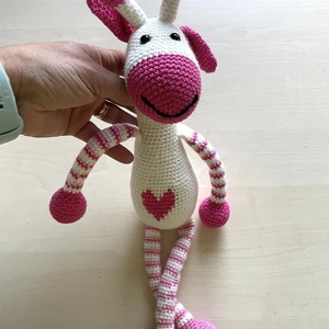 Amigurumi...girafa cu inimioara, jucarie crosetata - jucării și echipamente pentru copii - plușuri - girafă de pluș - Artynos.ro