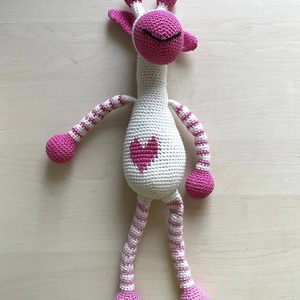 Amigurumi...girafa cu inimioara, jucarie crosetata, Jucarii si echipamente pentru copii, Plusuri, Girafa de plus, , ARTYNOS