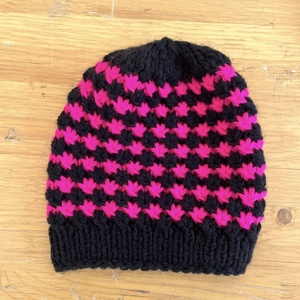 Caciula tricotata manual, negru-siclam, marime adult, Imbracaminte si moda, Esarfe, palarii, fularuri, Caciula, , ARTYNOS