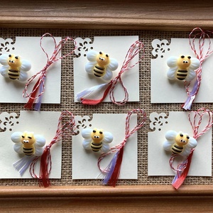 Martisor albinuta, brosa din rasina - Artynos.ro