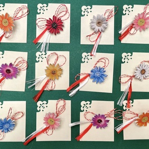 Martisor floare, brosa din lemn - Artynos.ro