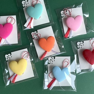 Martisor inimioara, brosa din rasina - bijuterii - mărțișor - Artynos.ro