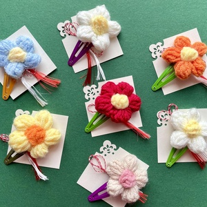 Martisor, clama cu floare crosetata - Artynos.ro