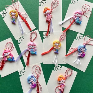 Martisor brosa din rasina, mica sirena - Artynos.ro