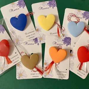 Martisor inimioara, brosa din rasina - Artynos.ro