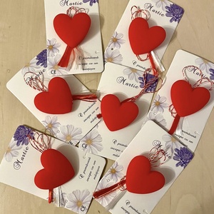 Martisor inimioara, brosa din rasina - Artynos.ro