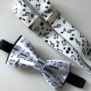 Set pentru copii, papion si bretele cu note muzicale, Imbracaminte si moda, Haine barbati, Cravata, papion, , Papionul este din bumbac, marime 9x5 cm
Prinderea papionului este cu panglica reglabila.
Bretele su..., ARTYNOS