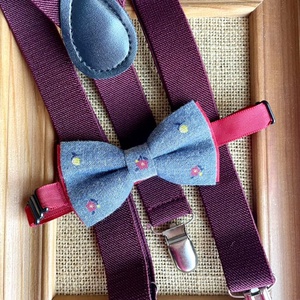 Set pentru copii, papion cu floricele si bretele bordeaux, Imbracaminte si moda, Haine barbati, Cravata, papion, , Papionul este din bumbac, marime 9x5 cm
Prinderea papionului este cu panglica reglabila.
Bretele su..., ARTYNOS