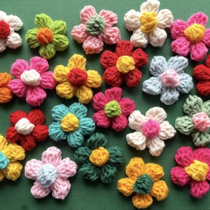 Brosa cu floare crosetata - bijuterii - broșe - Artynos.ro