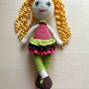 Amigurumi, fetita cu codite blonde - Artynos.ro