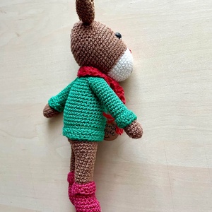 Amigurumi, renul cu jacheta verde - jucării și echipamente pentru copii - plușuri - păpușă croșetată, păpușă de pluș - Artynos.ro