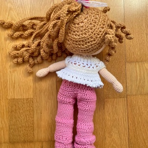 Amigurumi...fetita cu pantaloni roz! Jucarie crosetata - jucării și echipamente pentru copii - plușuri - păpușă croșetată, păpușă de pluș - Artynos.ro