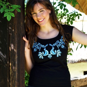 Tricou cu model de pasare albastra brodat - Negru, Imbracaminte si moda, Haine dama, Tricou si top de dama, Broderie, Cusatura, ARTYNOS