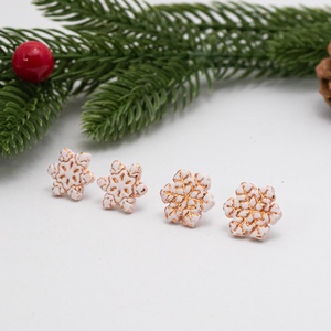 Cercei fulg de nea cu detalii rose-gold - Snowflake, Bijuterii, Cercei, Cercei cu figurine, Confectionarea bijuteriilor, ARTYNOS